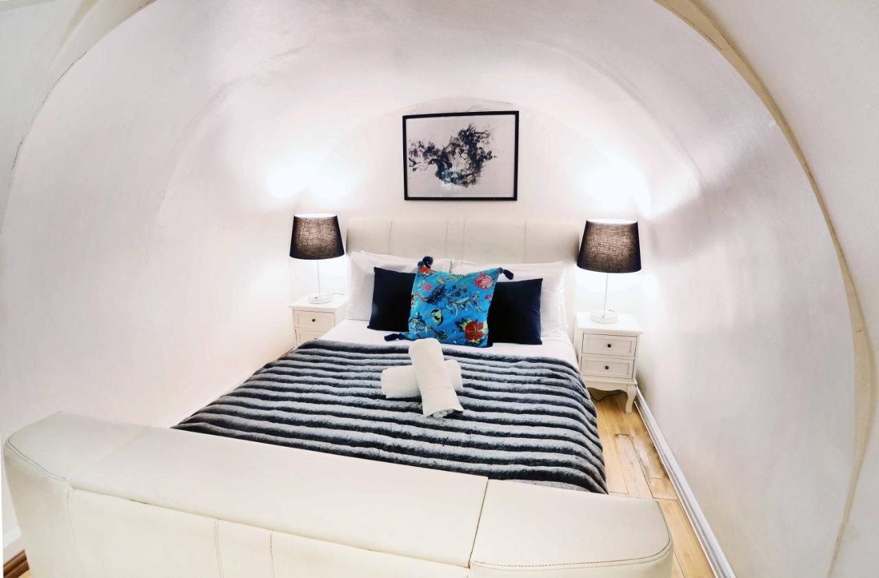 Piccadilly Circus Suites London Exterior photo